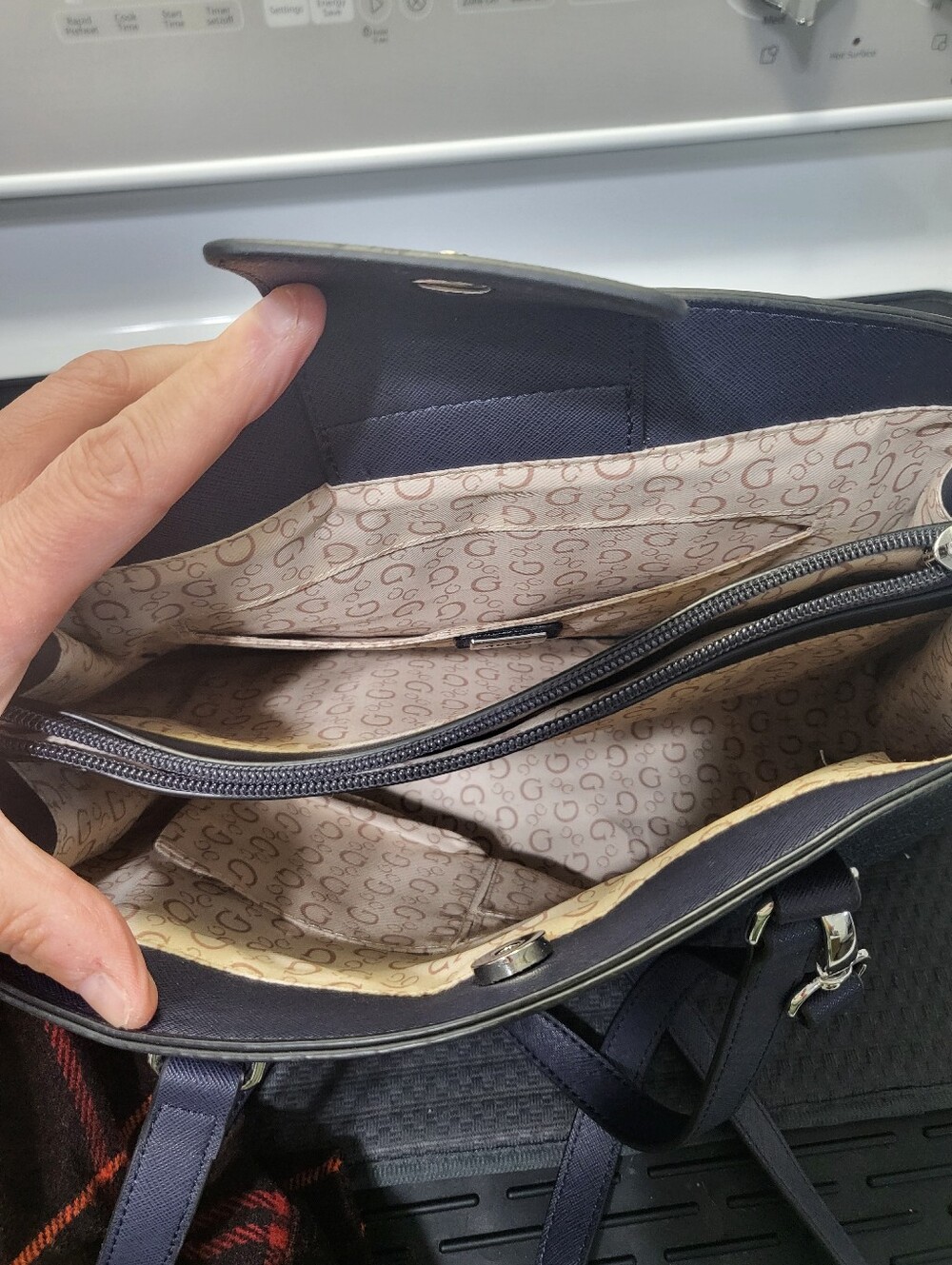 Large GUESS Purse - Picture 3 of 5